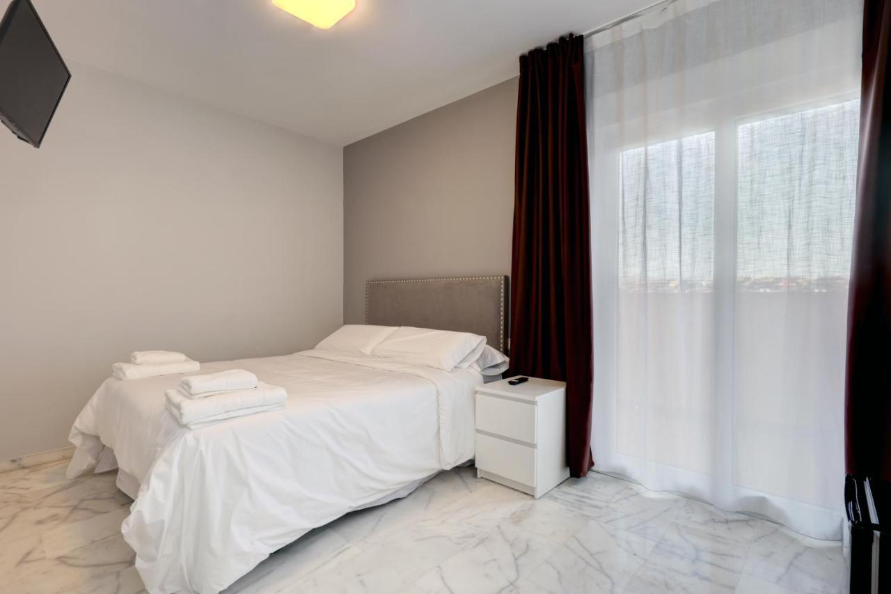 Hostal 37 Estepona Zewnętrze zdjęcie